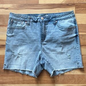 Seven7 Women’s Lightwash Denim Weekend Jean Shorts size 12